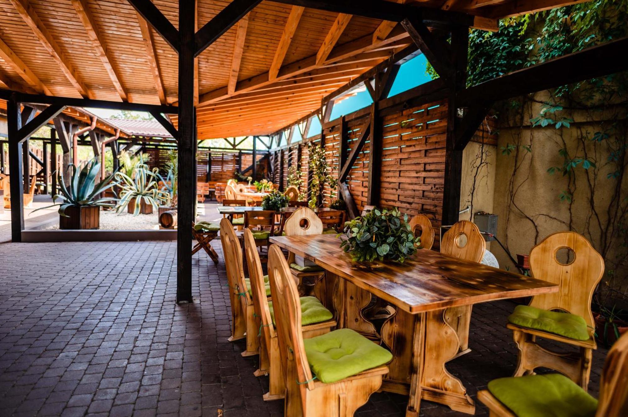 Green Garden Resort Odobesti Extérieur photo